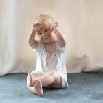 El Boyaması Porselen Bebek